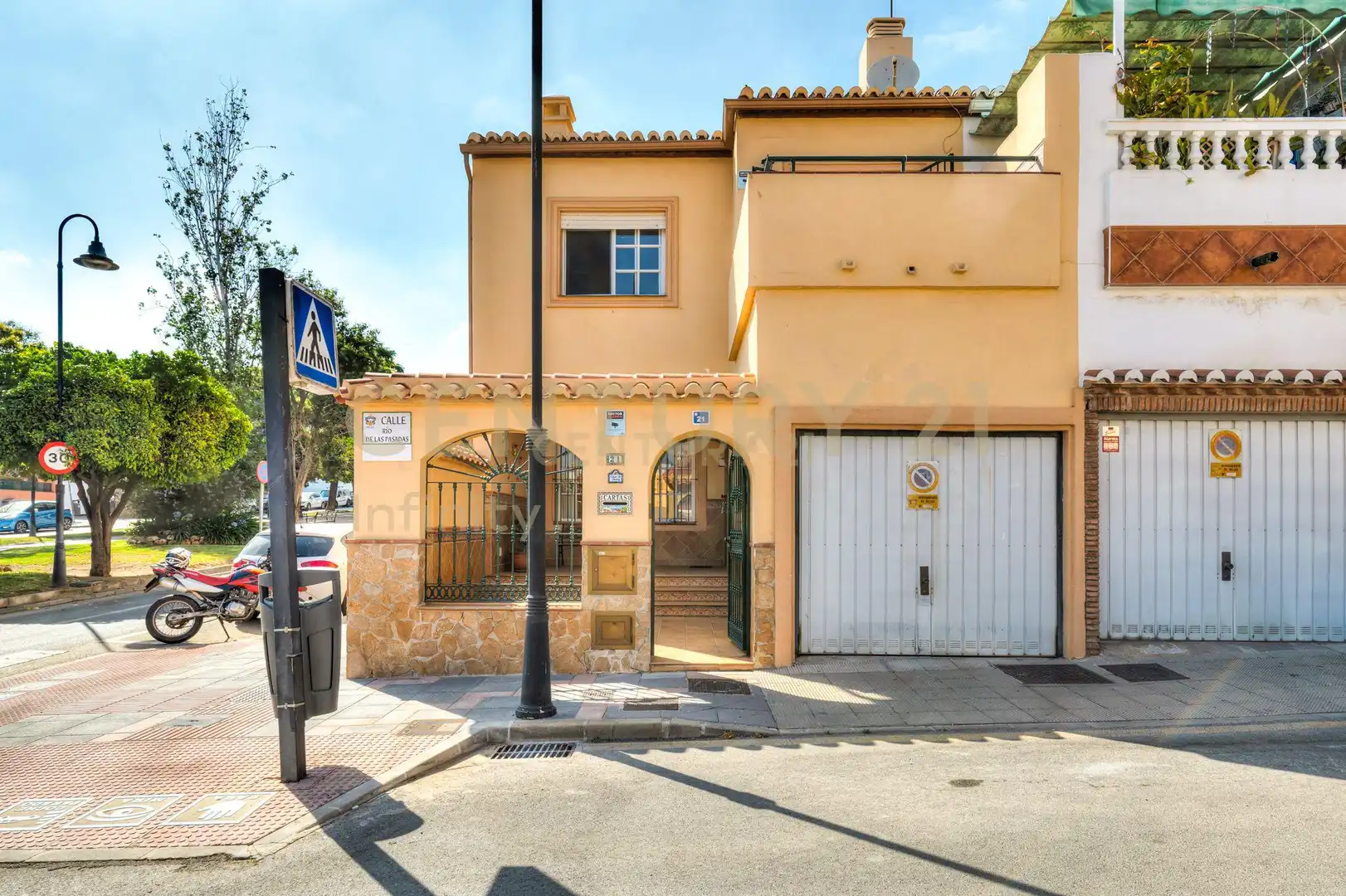 Vista exterior de Casa adosada en venda en Mijas amb Aire condicionat, Traster i Forn