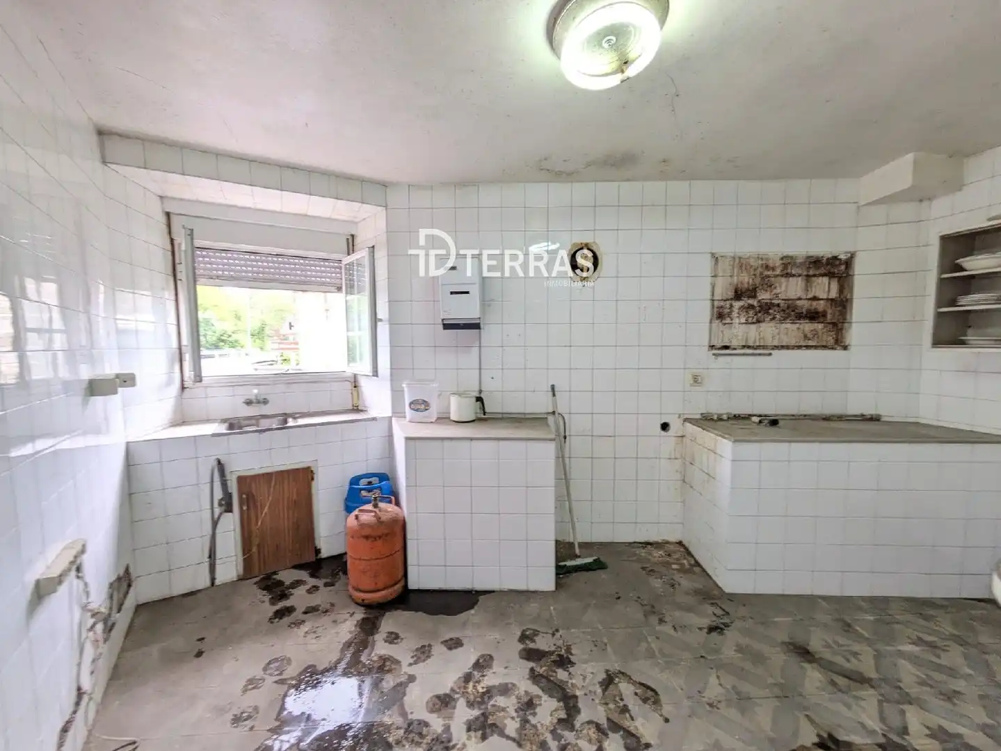 Cuina de Casa o xalet en venda en Pontevedra Capital  amb Jardí privat i Terrassa