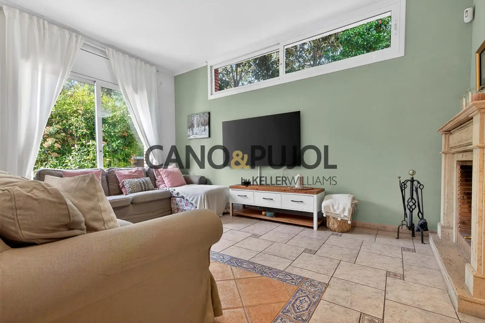 Sala d'estar de Casa o xalet en venda en Sant Cugat del Vallès amb Aire condicionat, Calefacció i Terrassa