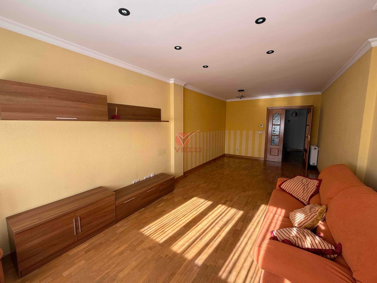 Living room of Flat for sale in Cuenca Capital  with Heating, Storage room and Swimming Pool