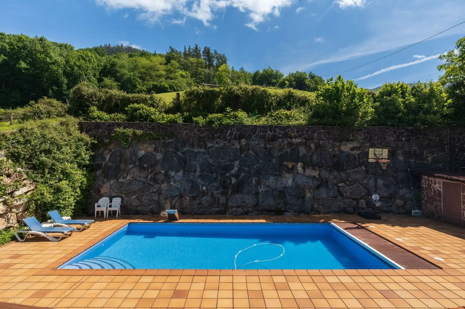 Piscina de Casa o chalet en venta en Elduain con Calefacción, Trastero y Amueblado