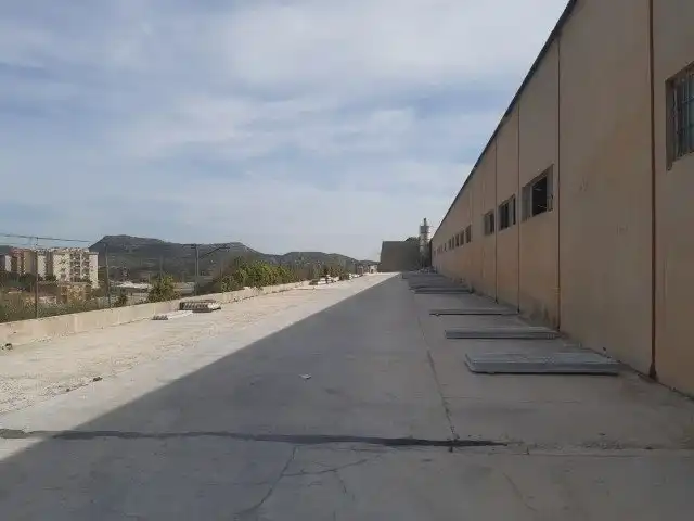 Vista exterior de Nau industrial de lloguer en Elda