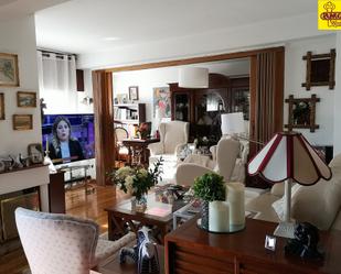 Living room of Flat for sale in Santiago de Compostela   with Heating, Parquet flooring and Terrace