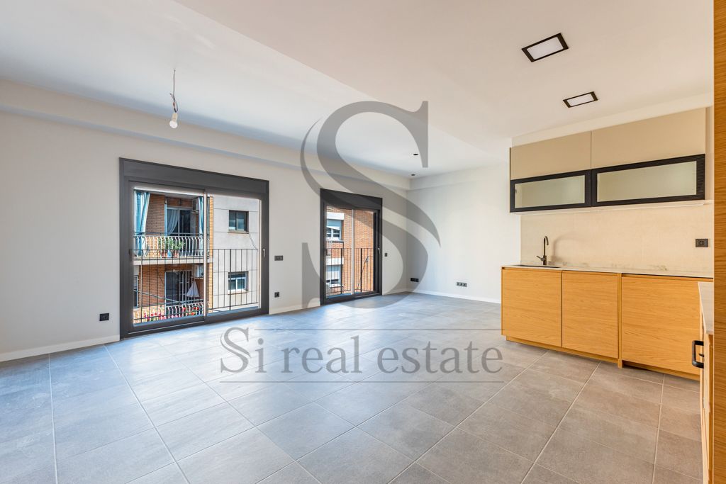 Exterior view of Attic for sale in Santa Coloma de Gramenet  with Terrace and Balcony