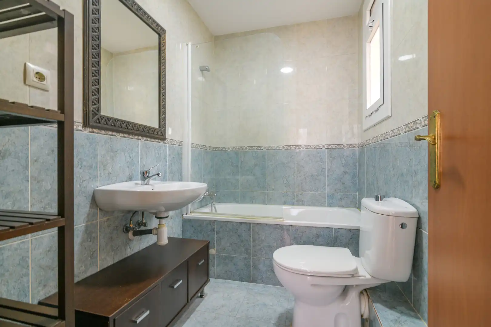 Bathroom of Flat for sale in Barcelona  with Parquet flooring, Terrace and Balcony