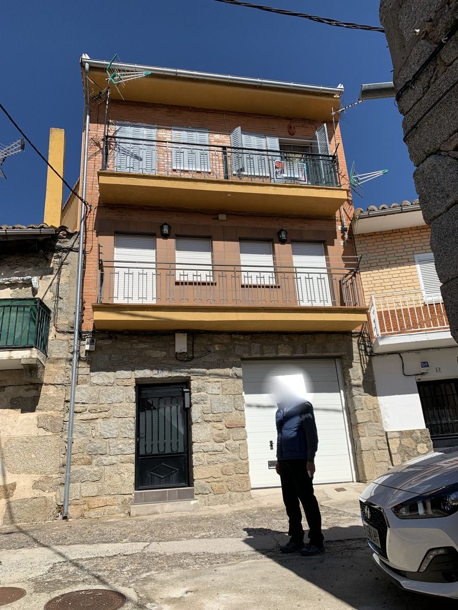 Vista exterior de Pis en venda en Hoyocasero amb Terrassa