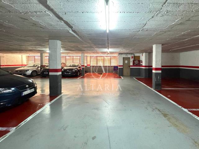 Garaje en Venta en Dels Argensola en Les Roquetes