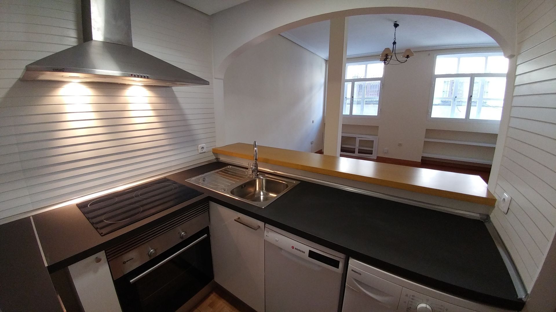 Cuina de Apartament de lloguer en  Madrid Capital amb Calefacció