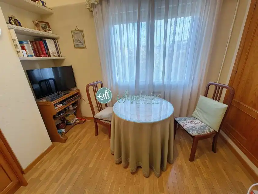 Sala d'estar de Pis en venda en Segovia amb Aire condicionat, Calefacció i Parquet