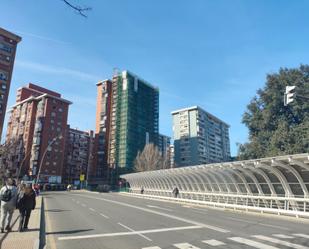 Vista exterior de Pis en venda en Bilbao  amb Calefacció i Balcó