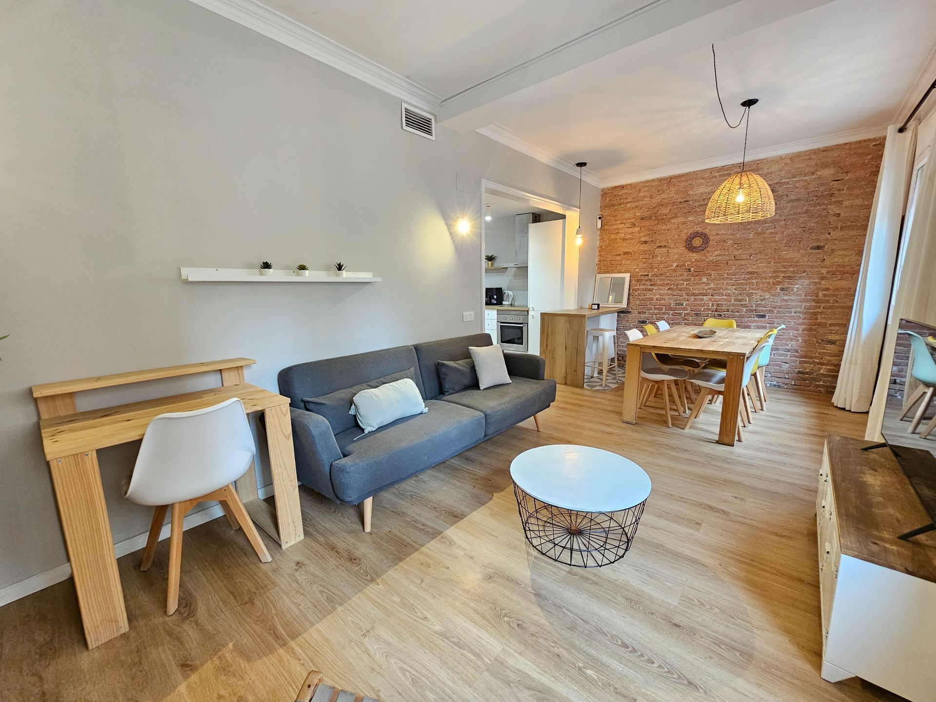 Sala de estar de Piso de alquiler en  Barcelona Capital con Aire acondicionado, Calefacción y Amueblado