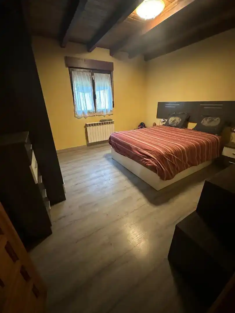 Dormitori de Casa adosada en venda en Vitoria - Gasteiz amb Jardí privat, Parquet i Traster