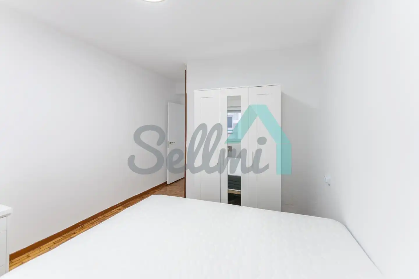 Bedroom of Flat for rent in Oviedo   with Heating, Parquet flooring and Furnished
