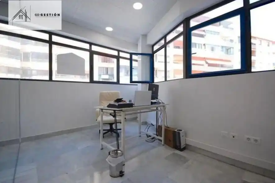 Büro zum Verkauf in Marbella mit Klimaanlage, Heizung und Möbliert