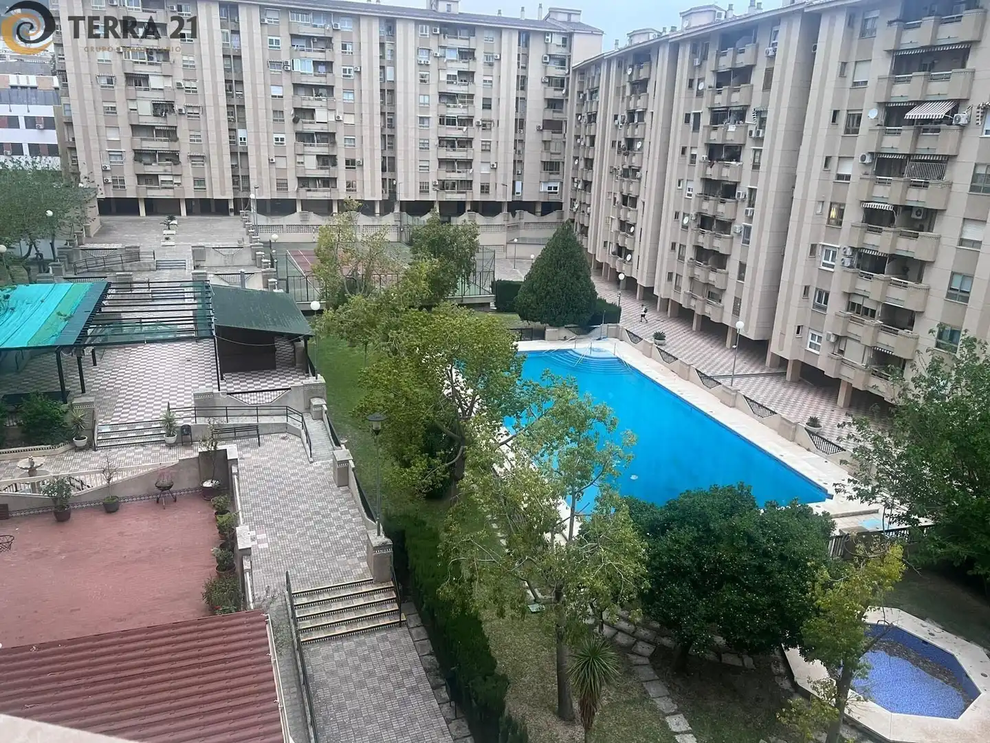 Piscina de Piso de alquiler en Jaén con Aire acondicionado, Jardín privado y Piscina comunitaria