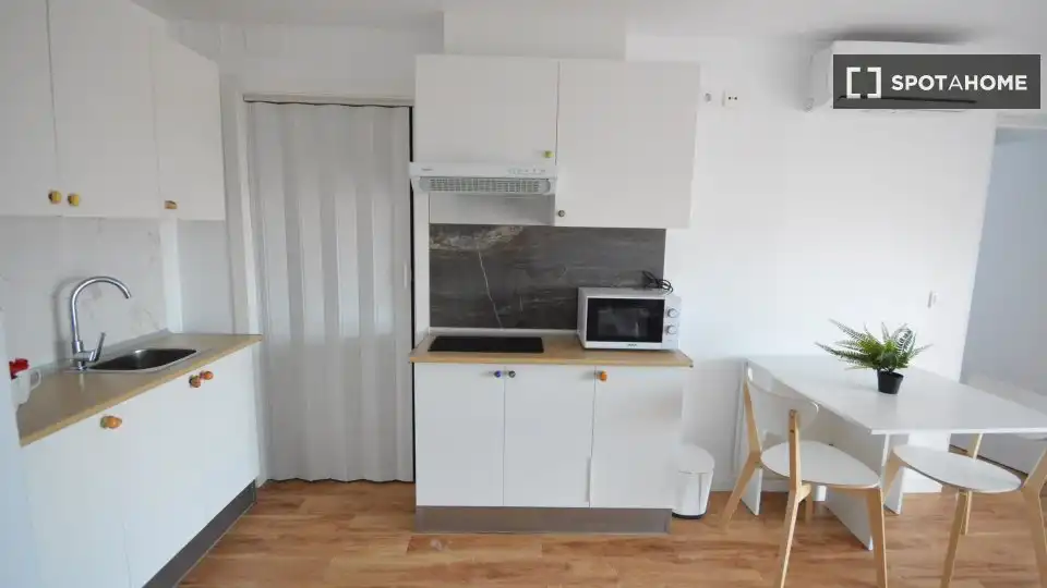 Kitchen of Flat for rent in Valencia  with Air Conditioner, Heating and Furnished