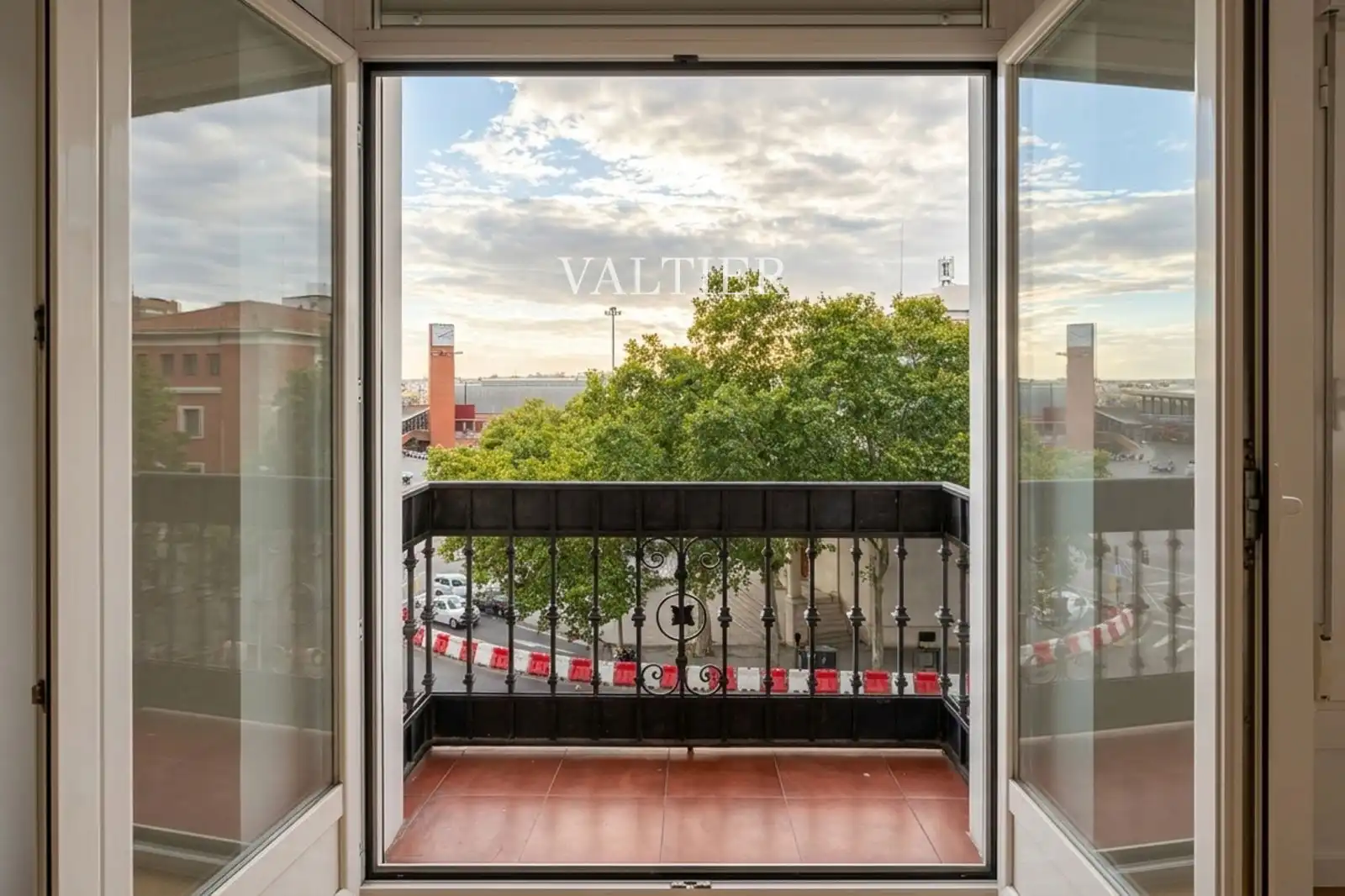 Exterior view of Flat for rent in Madrid  with Air Conditioner, Terrace and Furnished