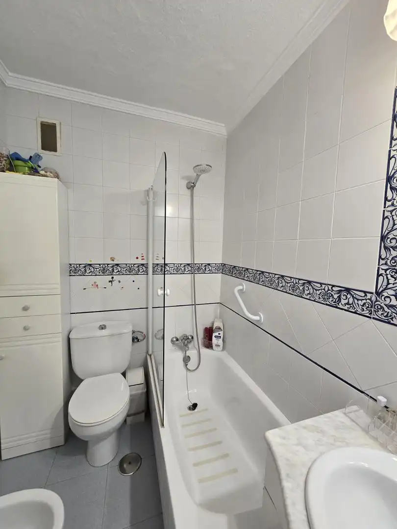 Bathroom of Flat for sale in Málaga  with Air Conditioner, Heating and Terrace