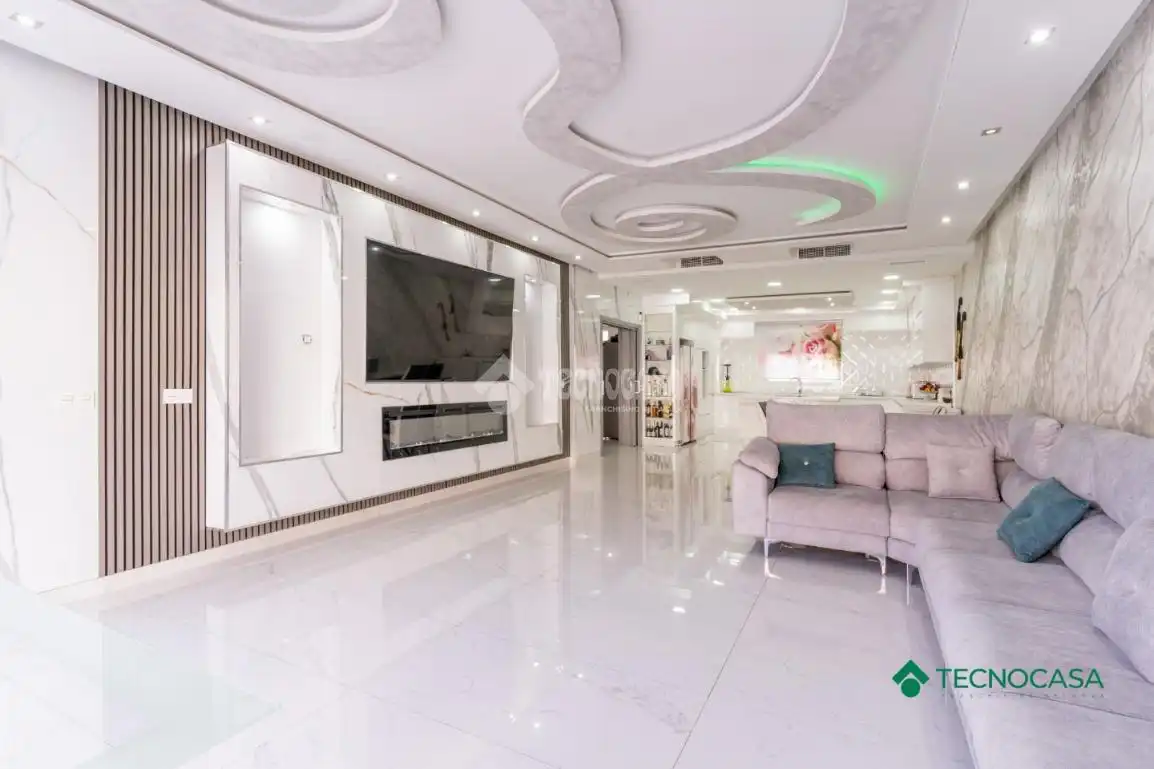 Sala de estar de Casa adosada en venta en Vícar con Aire acondicionado, Trastero y Piscina
