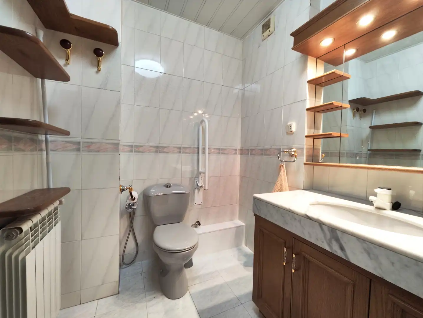 Baño de Piso en venta en Terrassa con Aire acondicionado, Calefacción y Balcón