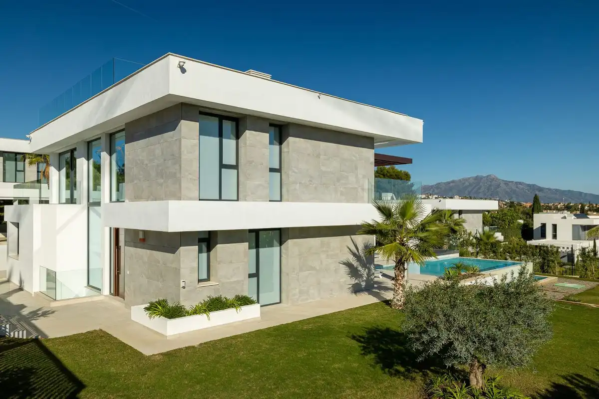 Vista exterior de Casa o chalet de alquiler con opción a compra en Estepona con Aire acondicionado, Calefacción y Jardín privado