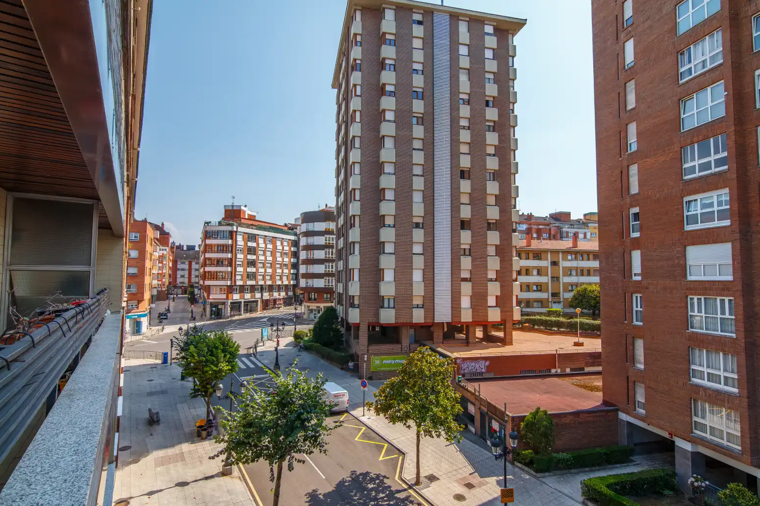 Vista exterior de Pis en venda en Oviedo  amb Calefacció, Terrassa i Traster