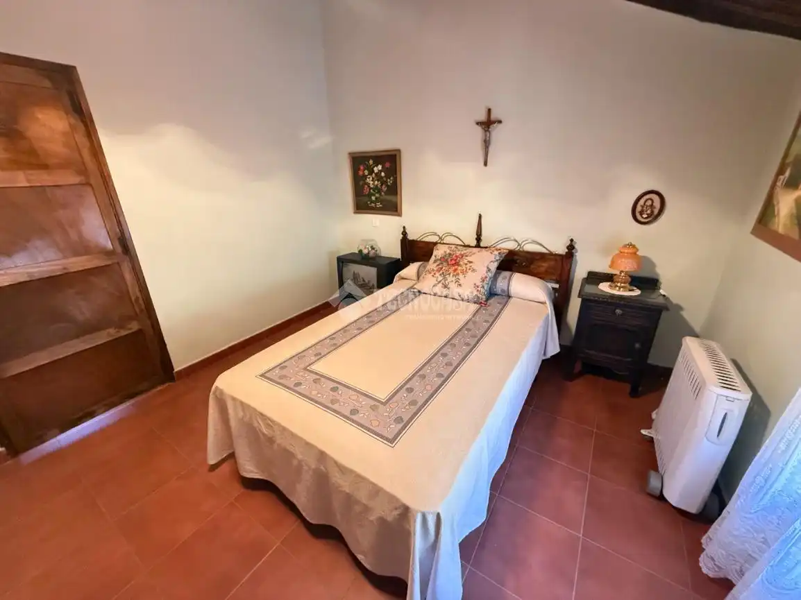 Habitación de Casa adosada en venta en Lucillos con Aire acondicionado y Calefacción