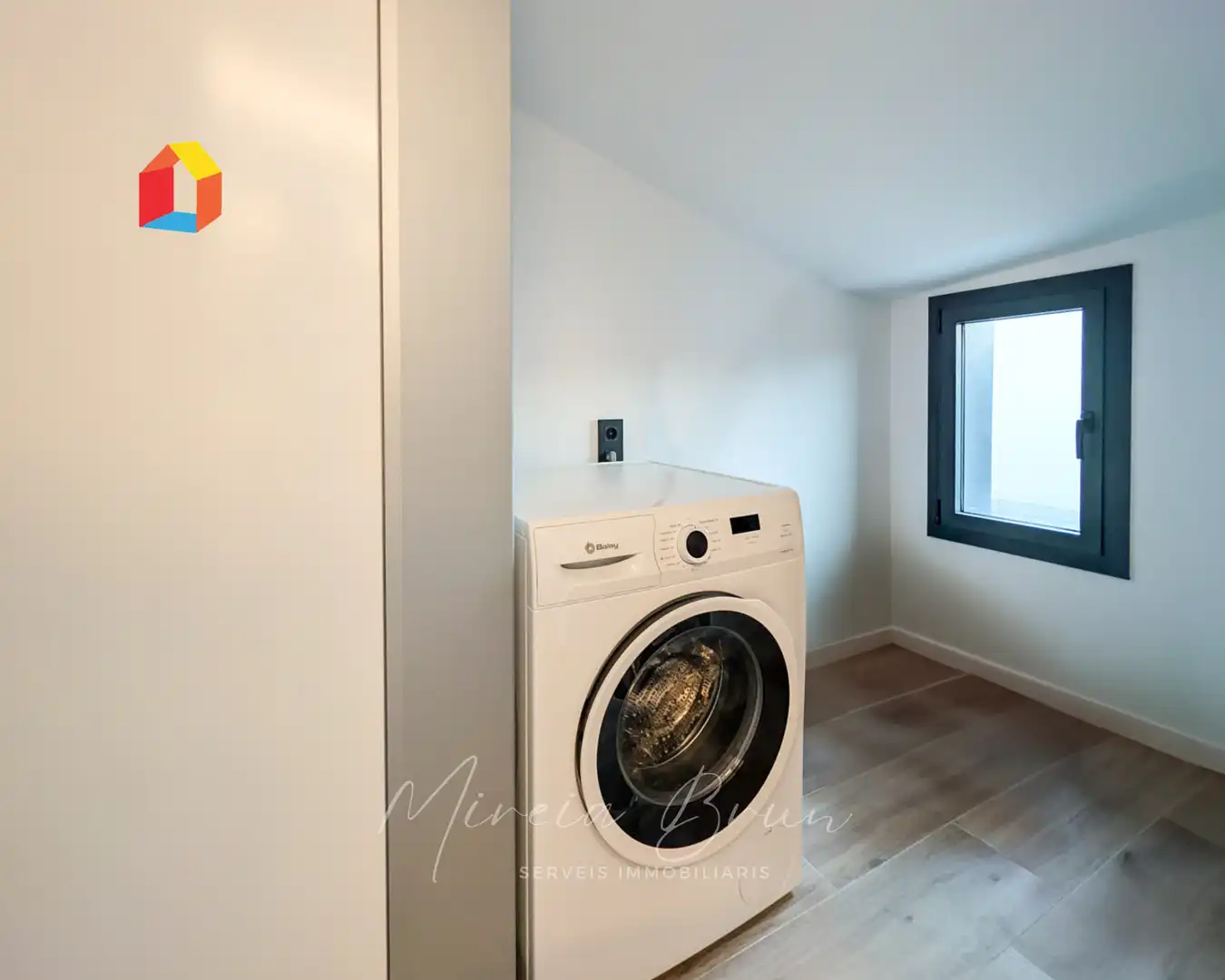 Schlafzimmer von Dachboden zur Miete in Tona mit Heizung