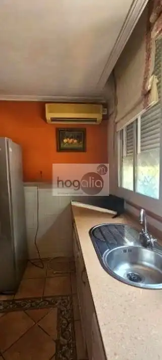 Kitchen of Ground floor for rent in Sevilla  with Air Conditioner and Furnished