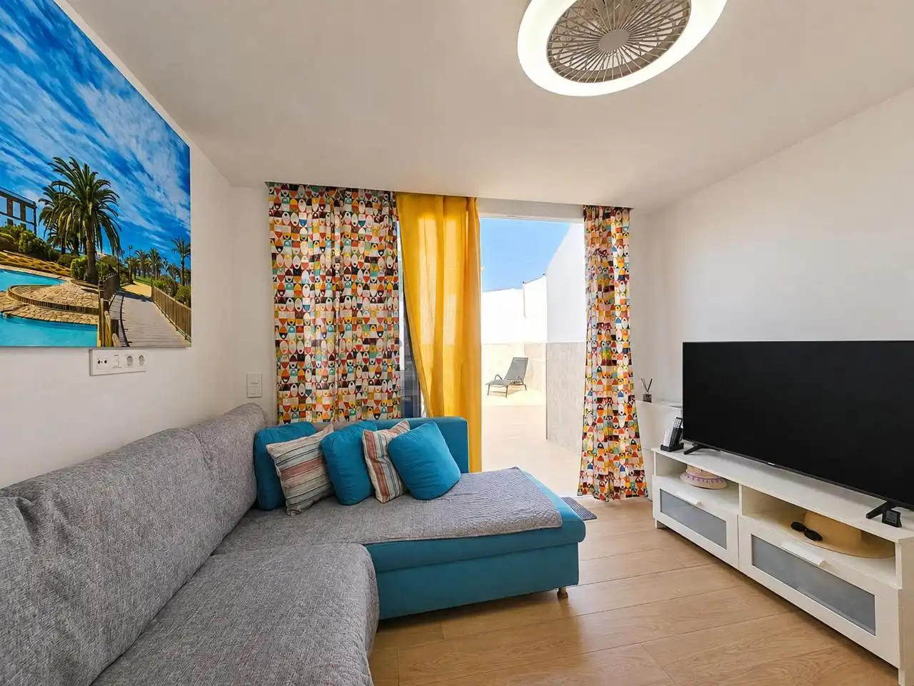 Sala d'estar de Dúplex de lloguer en San Bartolomé de Tirajana amb Aire condicionat, Terrassa i Moblat