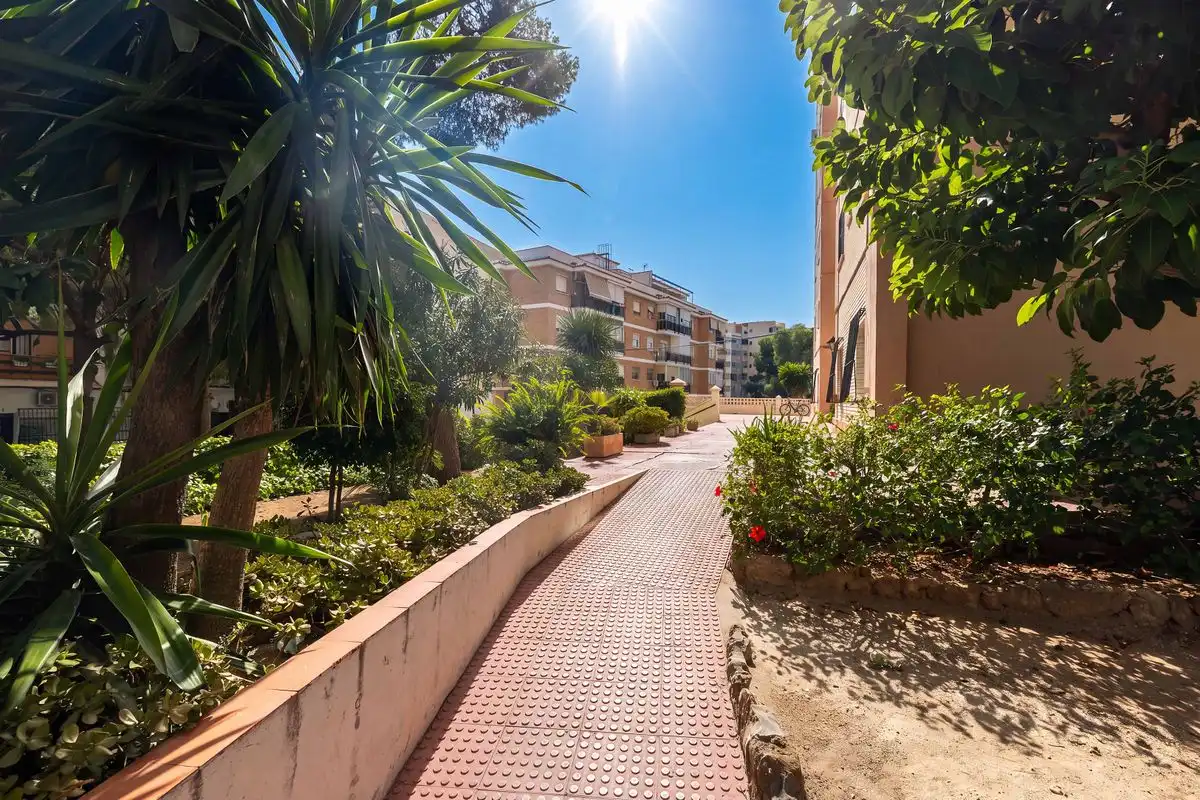 Vista exterior de Planta baja en venta en Torremolinos con Aire acondicionado, Calefacción y Jardín privado