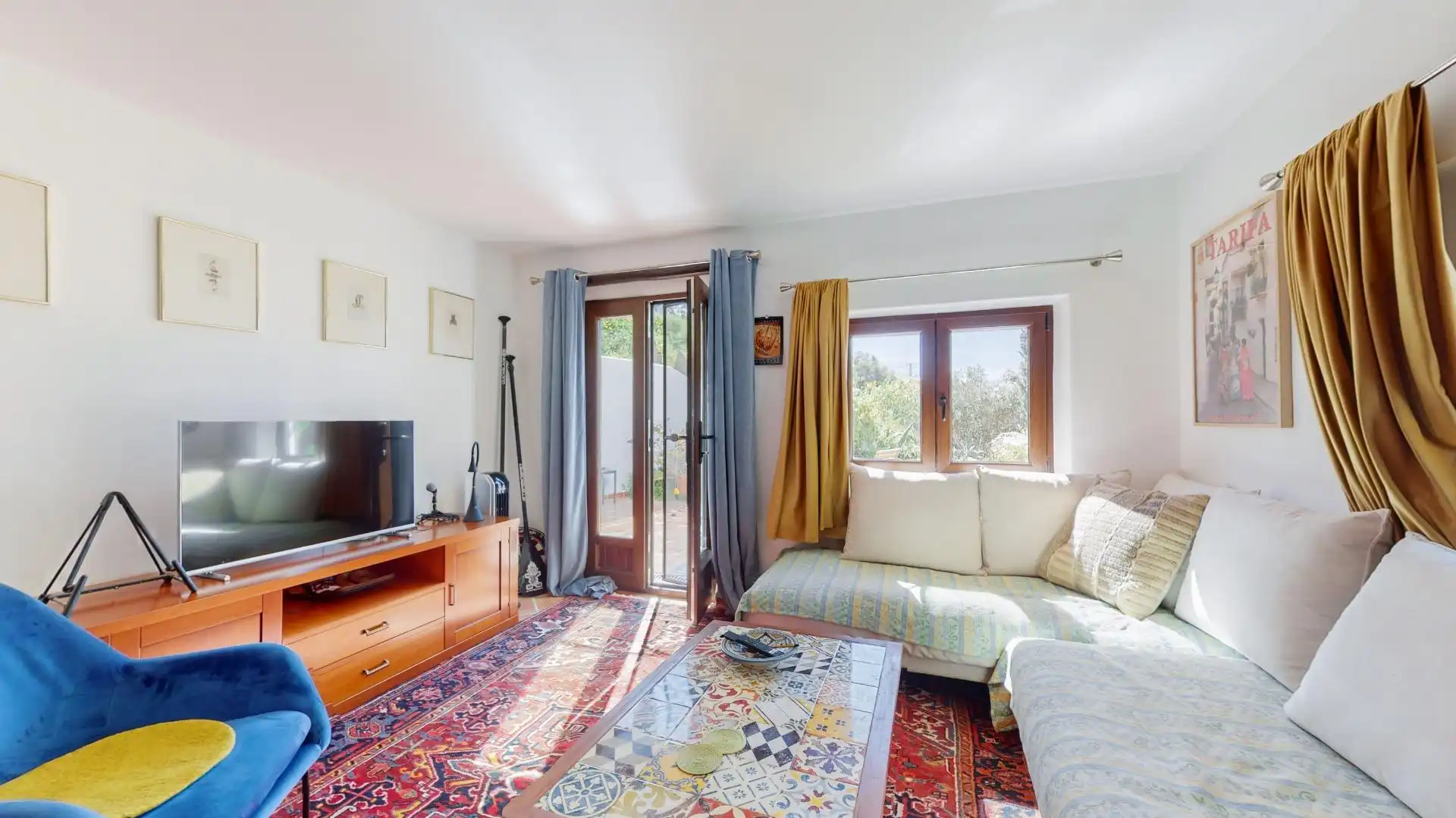 Sala d'estar de Finca rústica en venda en Casares amb Calefacció, Jardí privat i Terrassa
