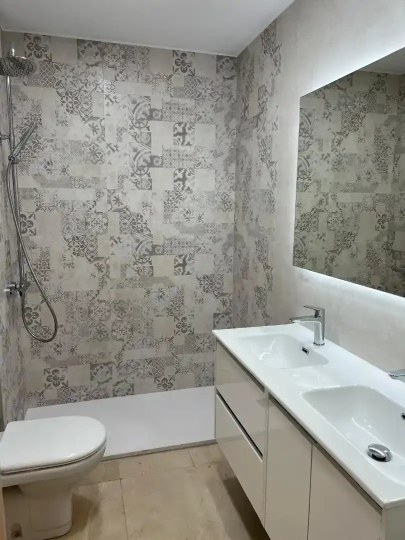 Baño de Casa adosada en venta en Sabadell con Aire acondicionado, Piscina y Balcón
