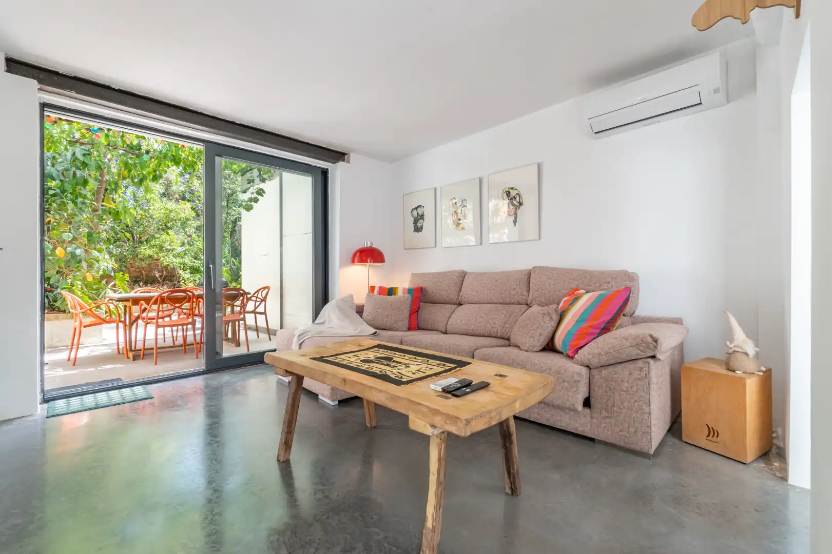 Wohnzimmer von Einfamilien-Reihenhaus zur Miete in Artà mit Klimaanlage, Heizung und Terrasse