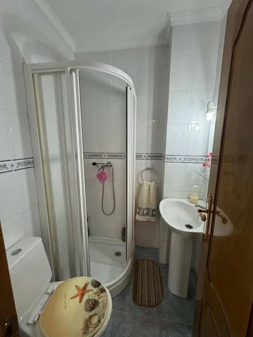 Bathroom of Flat for sale in Málaga  with Terrace and Storage room