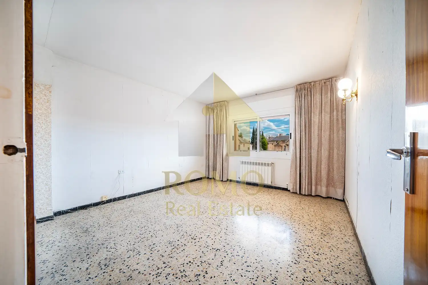 Exterior view of Houses for sale in Santa Perpètua de Mogoda  with Terrace, Storage room and Balcony