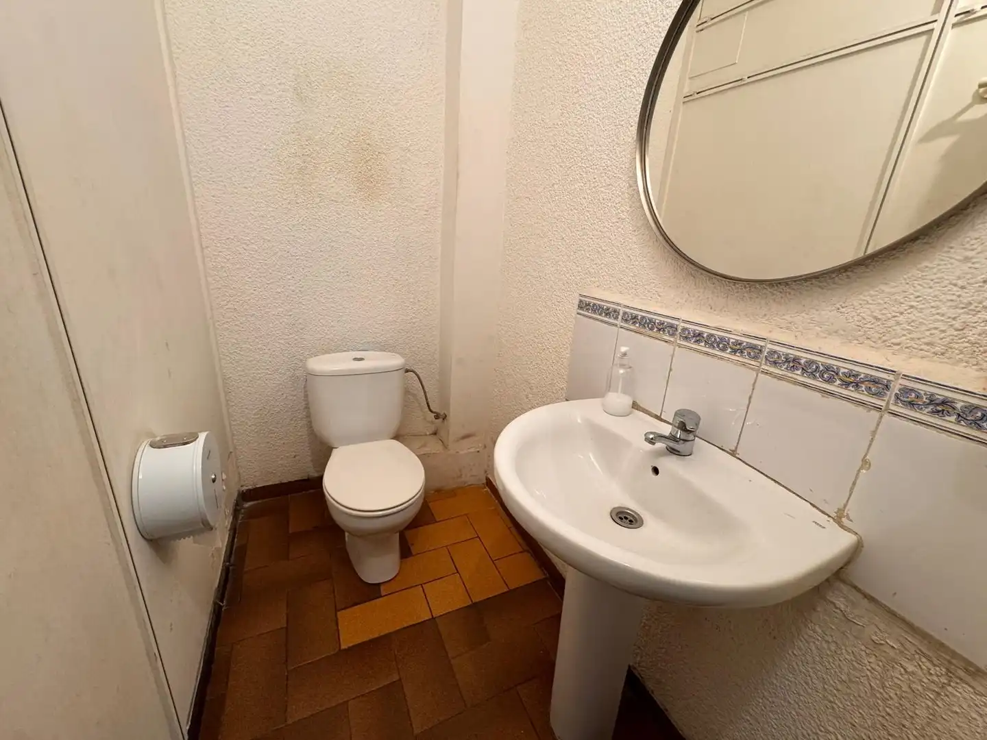 Bany de Local de lloguer en Barcelona amb Aire condicionat
