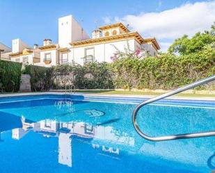 Jardí de Casa adosada de lloguer en Marbella amb Aire condicionat, Terrassa i Piscina