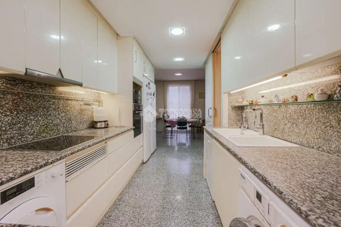 Casa aparellada amb terrassa en venda a Centre - Can Nadal, imagen 49
