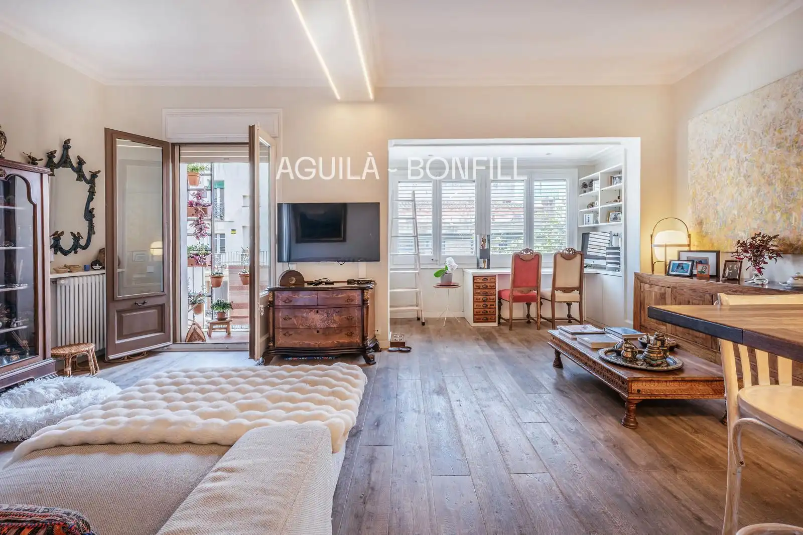 Wohnzimmer von Wohnung zum Verkauf in Barcelona mit Klimaanlage, Heizung und Parkett