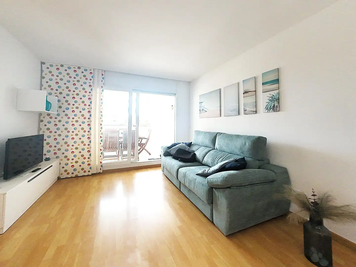 Sala de estar de Apartamento en venta en Roses con Calefacción, Terraza y Piscina comunitaria