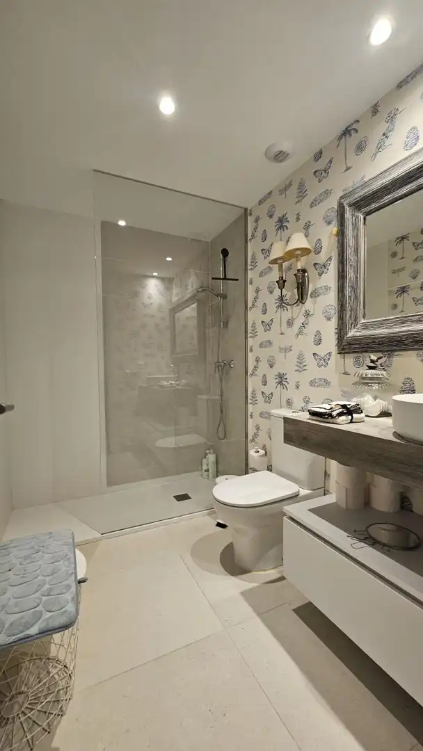 Bany de Apartament de lloguer en Sotogrande amb Aire condicionat, Calefacció i Terrassa