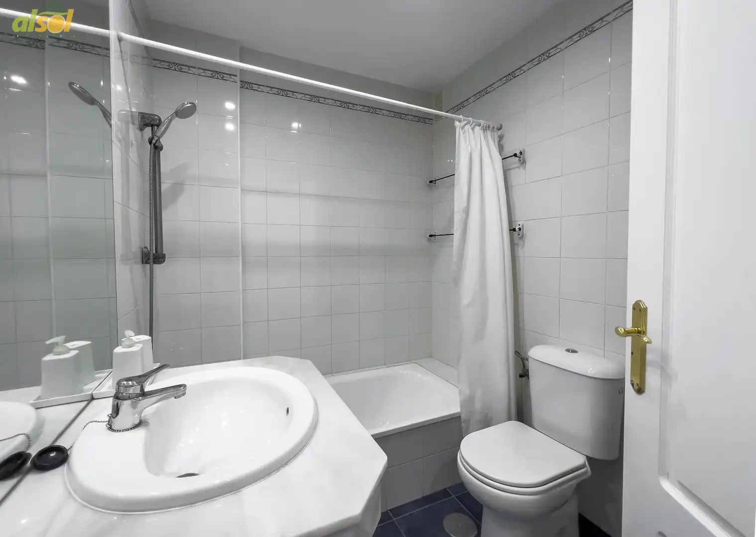 Bathroom of Attic for sale in Rota  with Air Conditioner, Terrace and Storage room