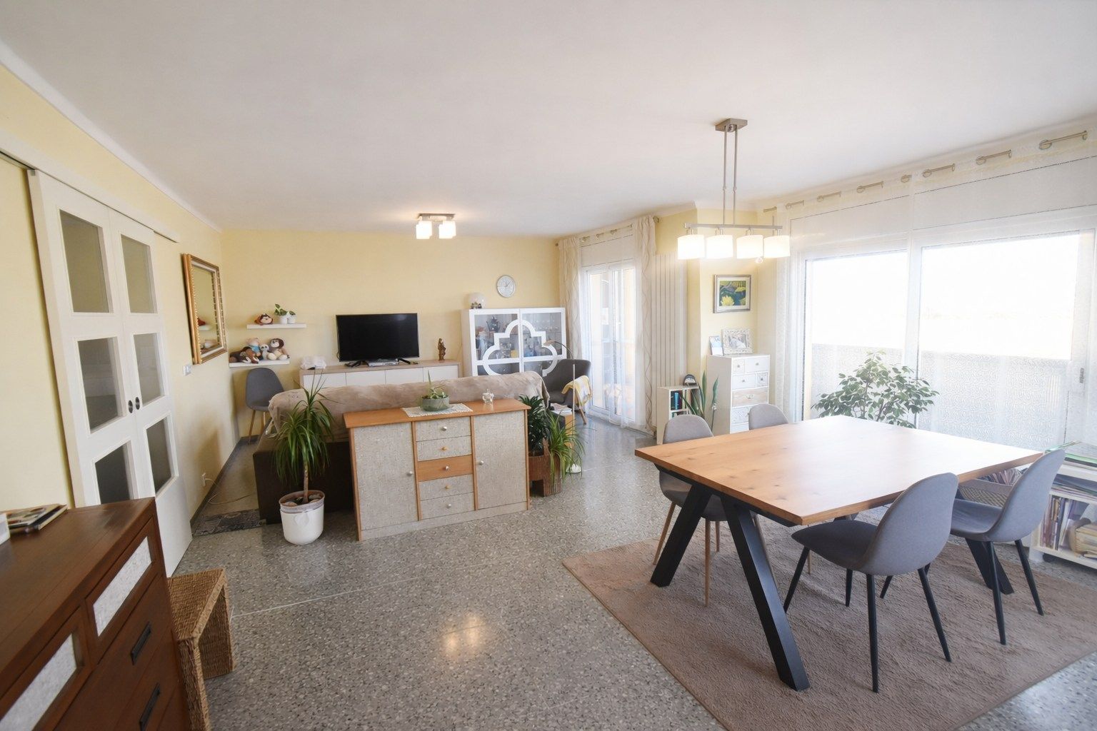 Living room of Flat for sale in Salt  with Air Conditioner, Heating and Terrace