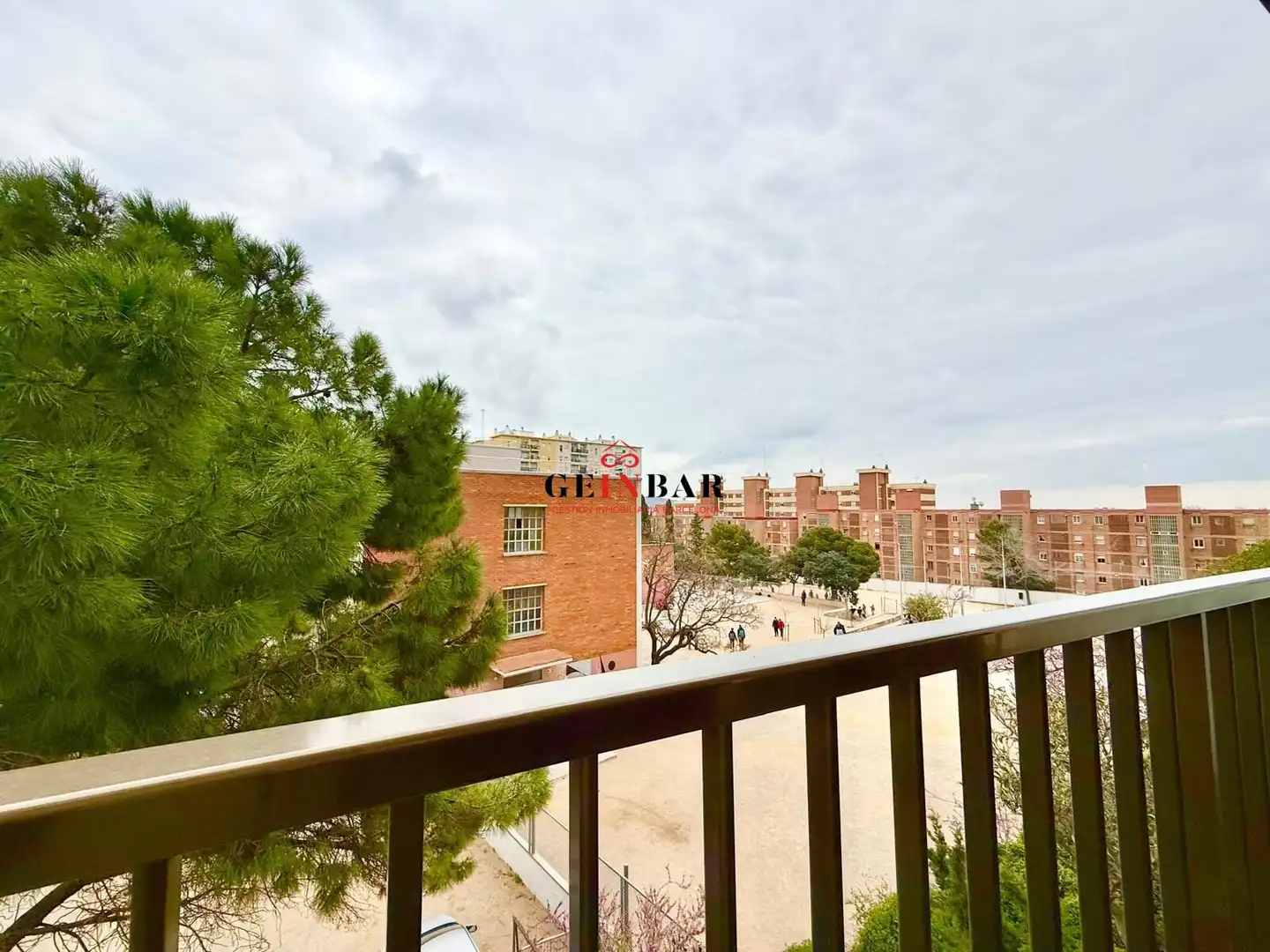 Vista exterior de Piso en venta en L'Hospitalet de Llobregat con Aire acondicionado, Calefacción y Terraza