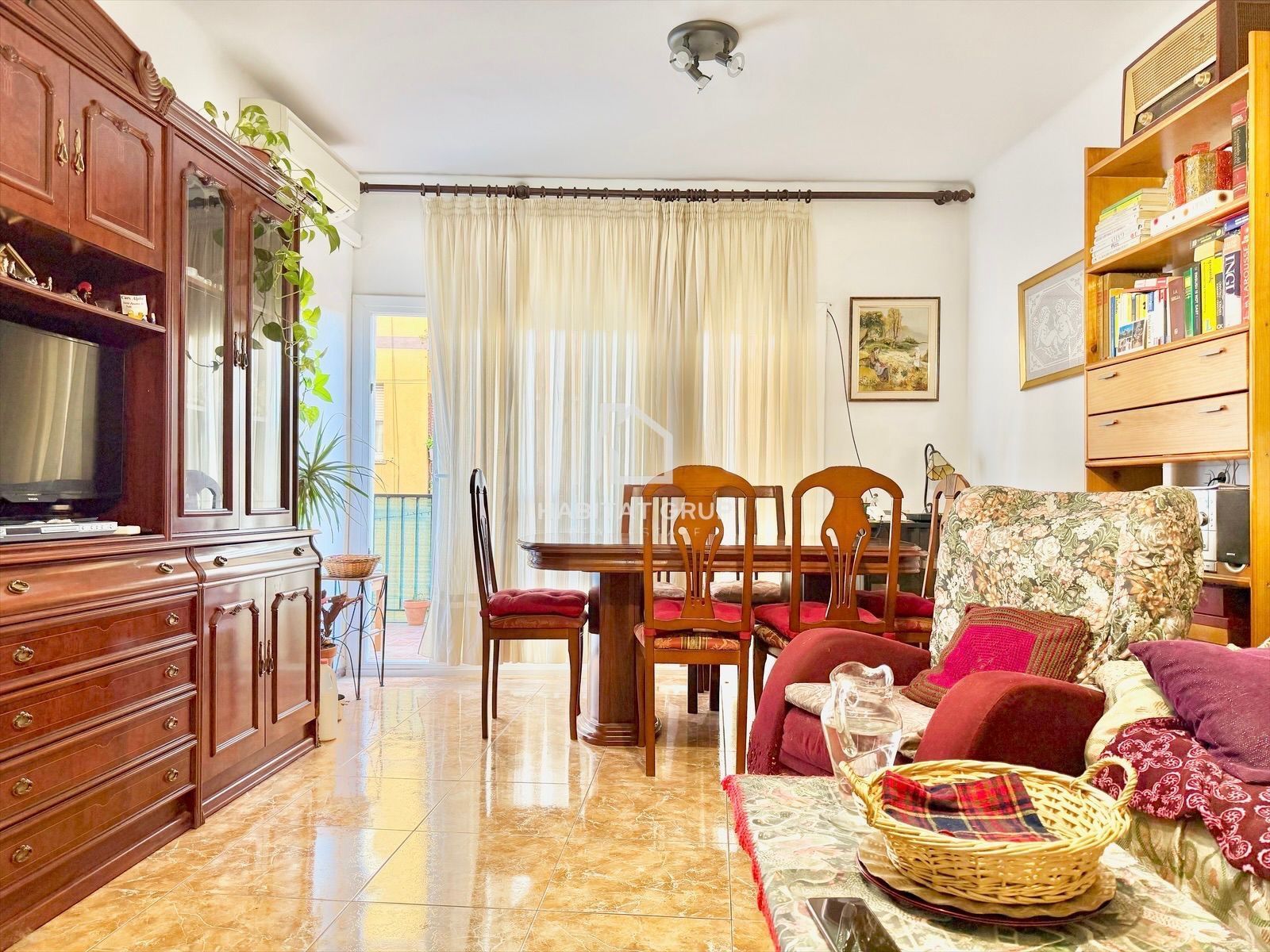 Menjador de Pis en venda en Girona Capital amb Calefacció i Terrassa