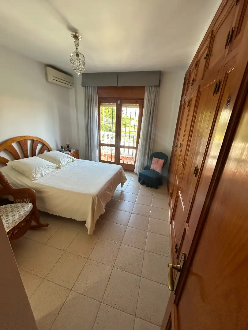 Dormitori de Casa adosada en venda en Vélez-Málaga amb Aire condicionat, Calefacció i Jardí privat