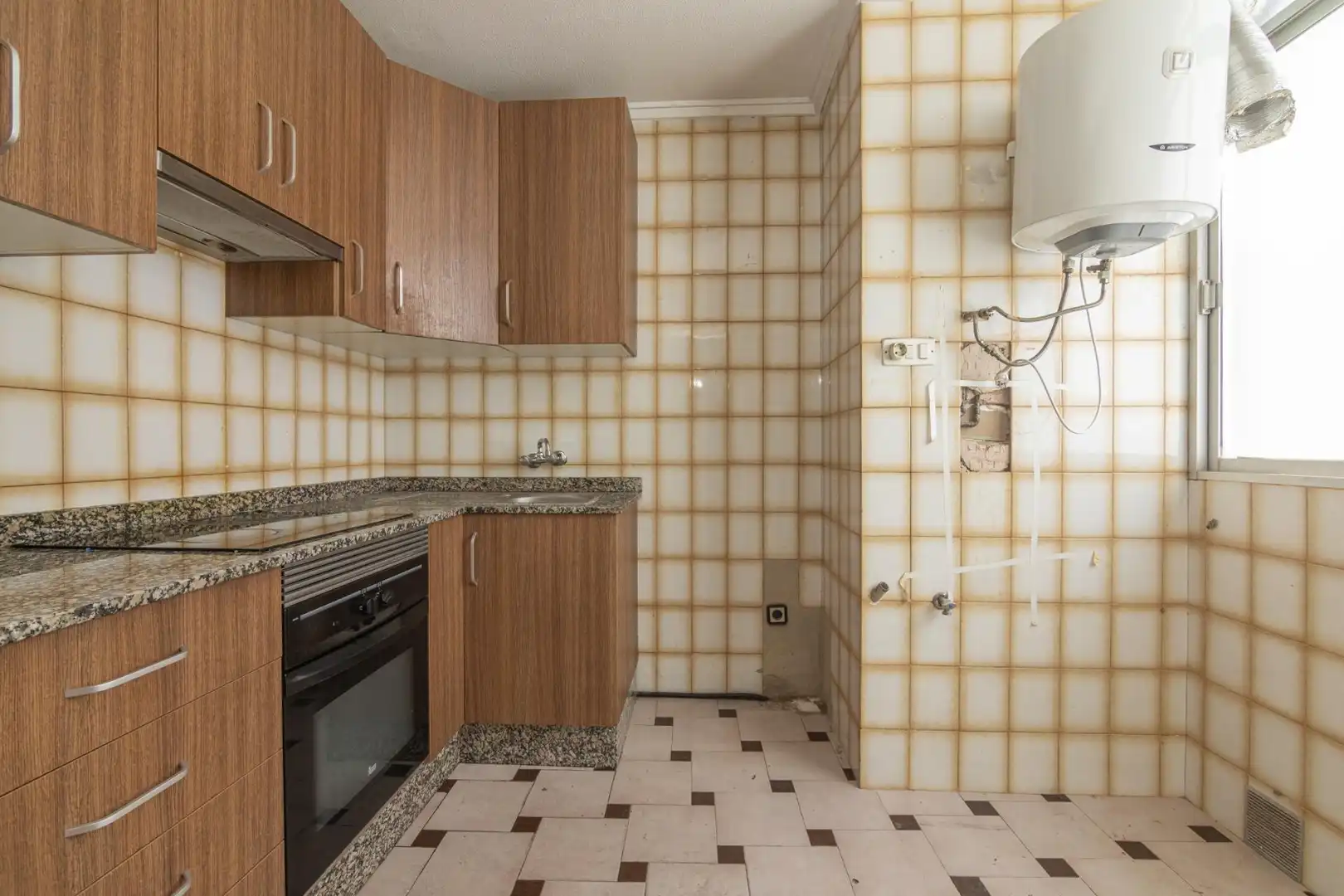Piso en venta en Carrer Conrado del Campo, Plaza Crevillente - Antiguos Juzgados - El Asilo
