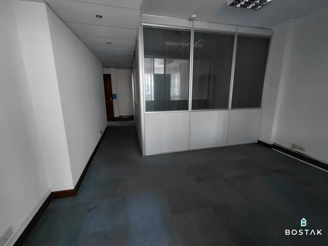 Oficina amb ascensor de lloguer a Nafarroa Kalea