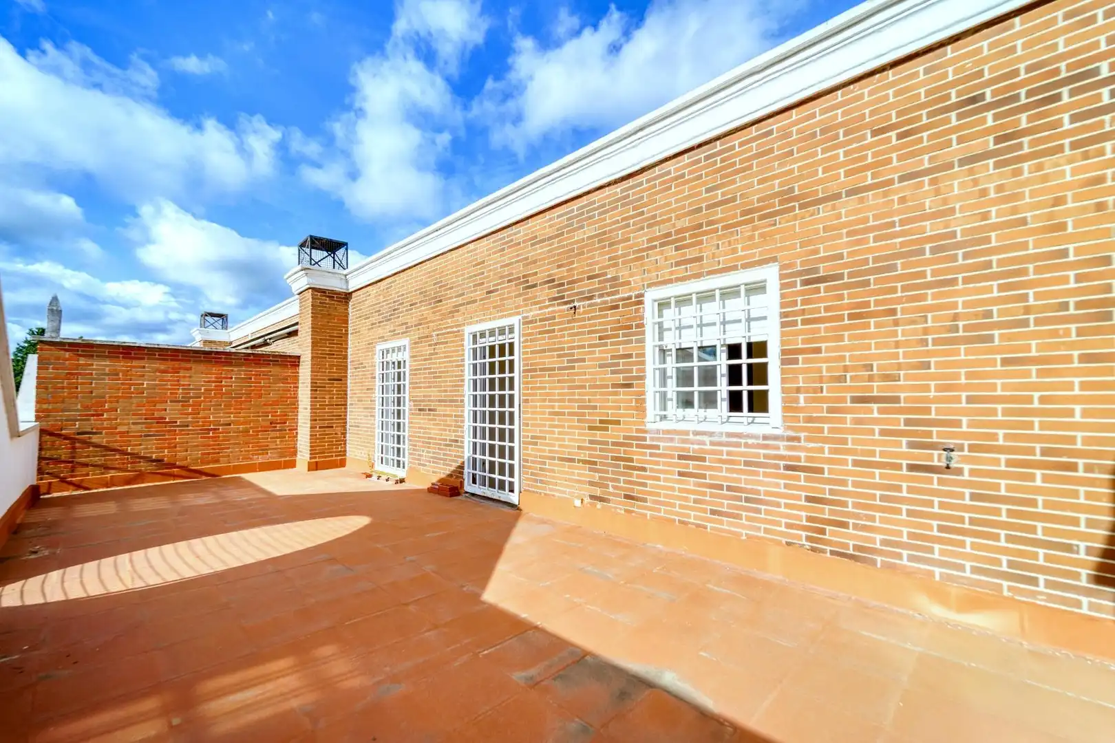 Vista exterior de Casa adosada en venda en Pozuelo de Alarcón amb Calefacció, Jardí privat i Terrassa